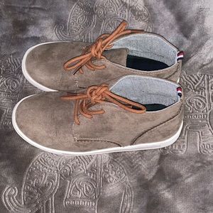 Boys Size 1 Tommy Hilfiger Dress Shoes